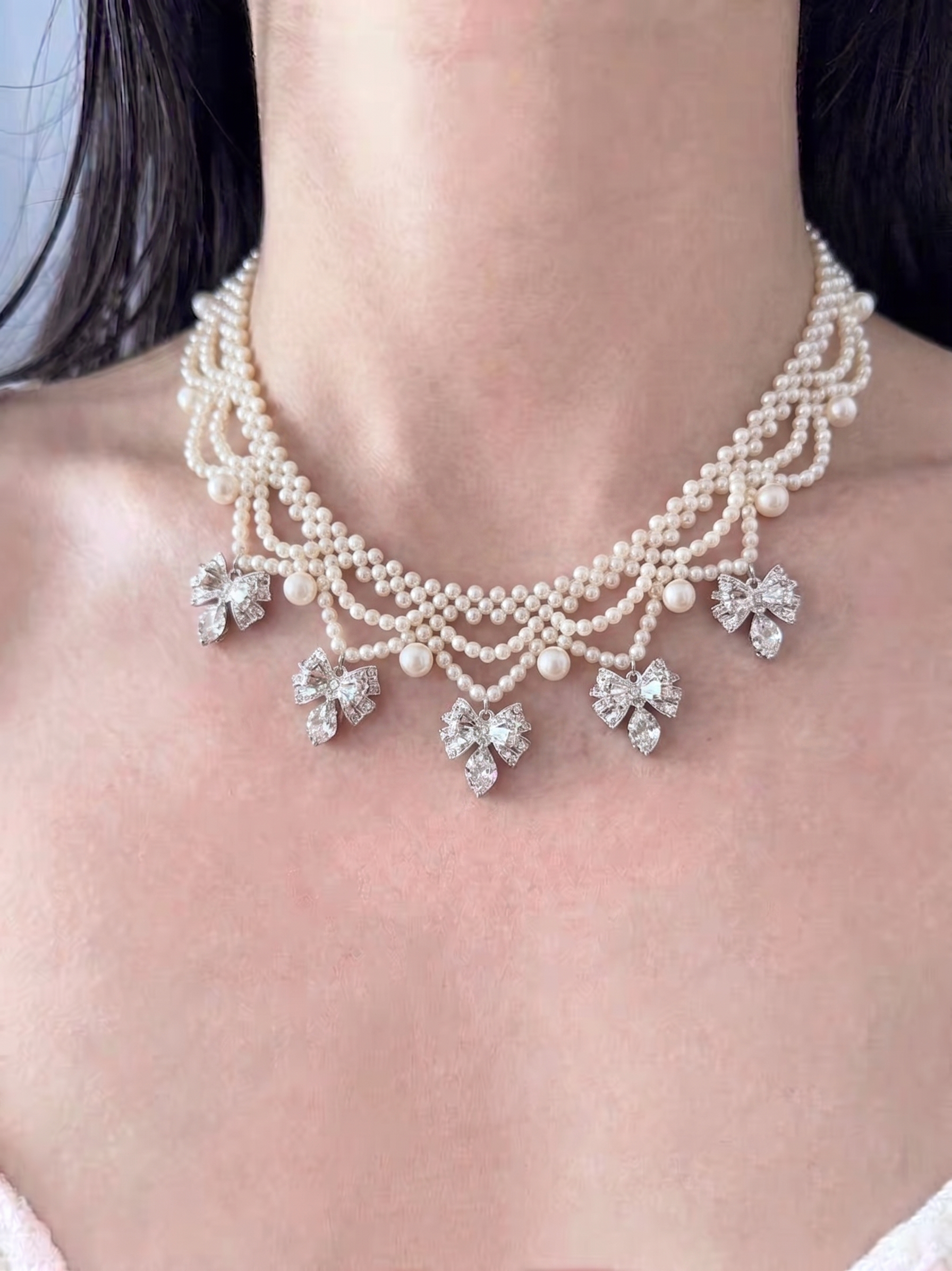 Scalloped Pearl & Bow Collar